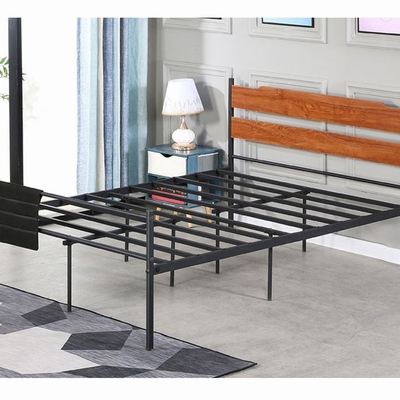 BSCIのSize For Apartment簡単で黒い木の金属の家具の固体錬鉄のベッド王